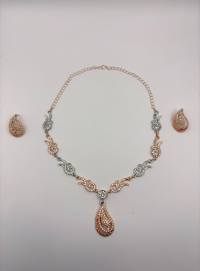 Elegant Gold Teardrop Pendant Fashion Jewellery Necklace Set View 2