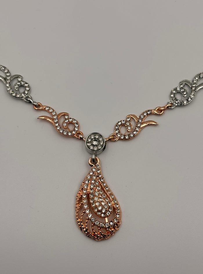 Elegant Gold Teardrop Pendant Fashion Jewellery Necklace Set View 3