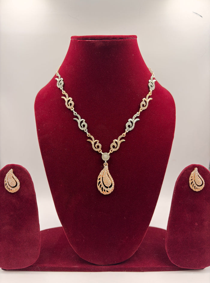 Elegant Gold Teardrop Pendant Fashion Jewellery Necklace Set View 5