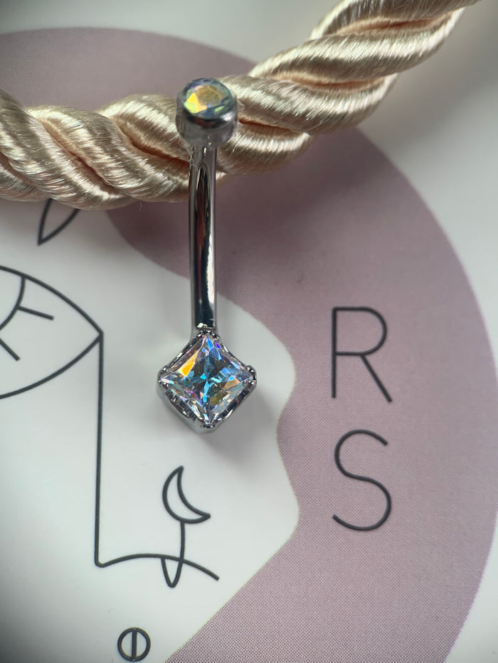 Anatometal Mini Princess-Cut Navel Curve